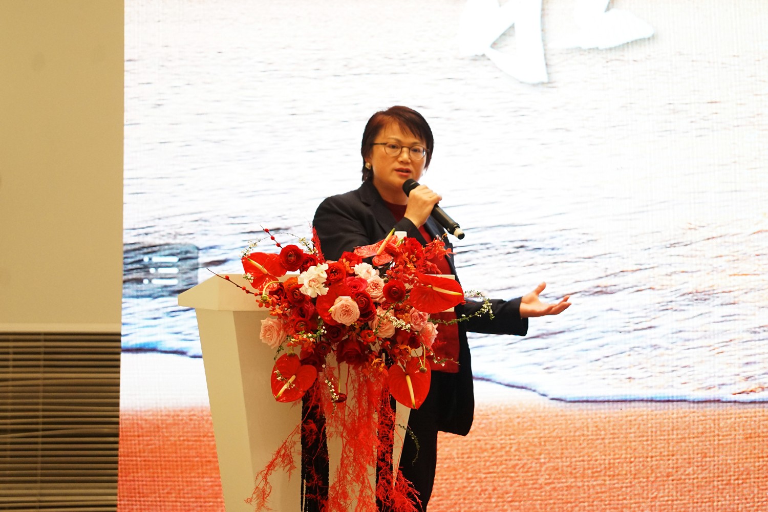 潘總3_副本.jpg 潘總3_副本.jpg